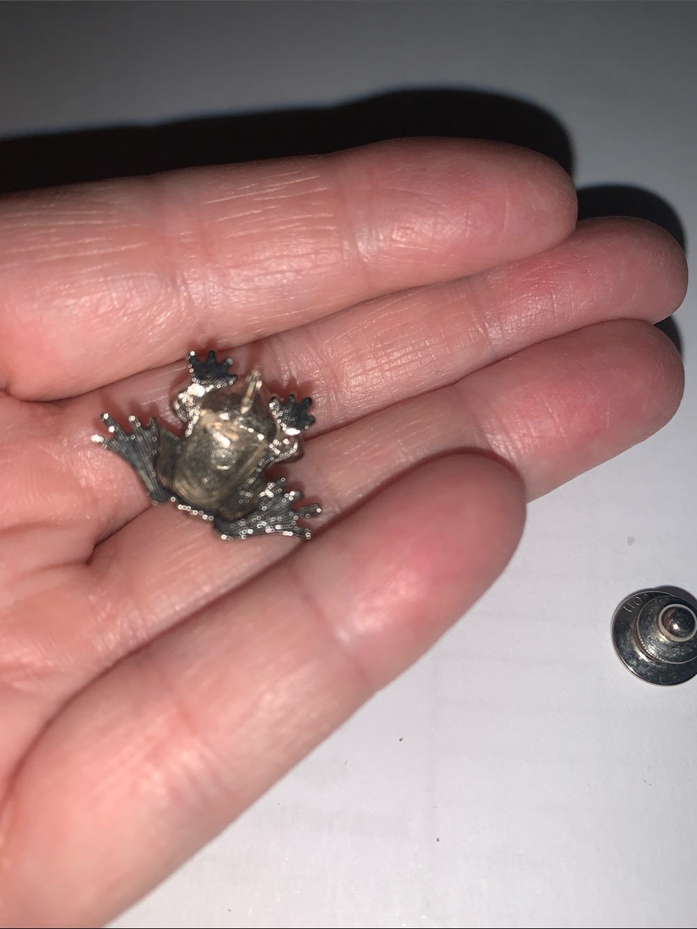 Avon Silver-Tone Frog Brooch with Green Eyes - Picture 2 of 3